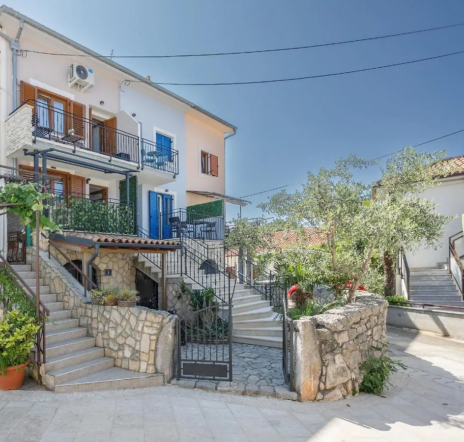 Apartmen Plus U Centru Blizu Plaze Njivice