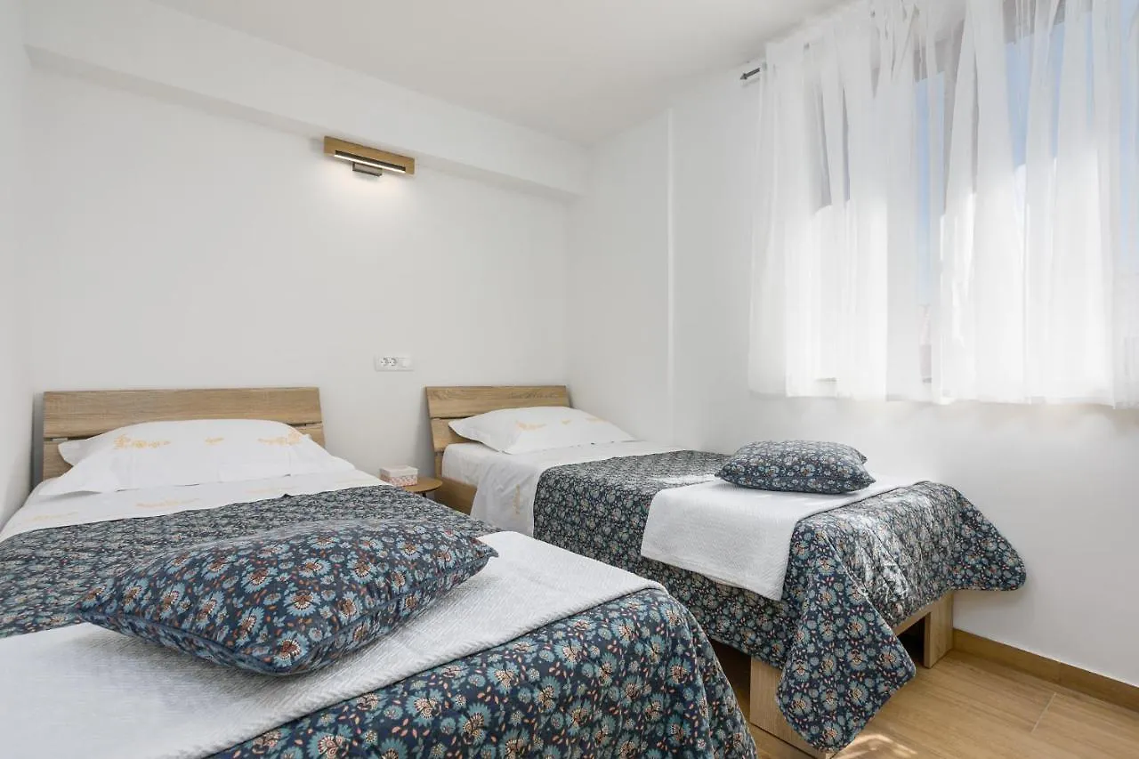 Apartmen Plus U Centru Blizu Plaze Njivice Apartment