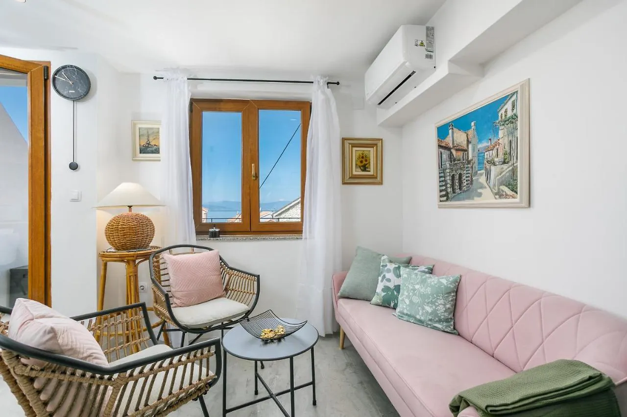 Apartmen Plus U Centru Blizu Plaze Njivice
