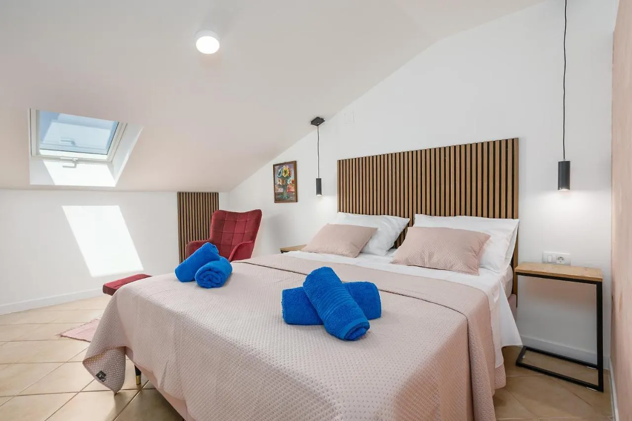 Apartment Apartmen Plus U Centru Blizu Plaze Njivice